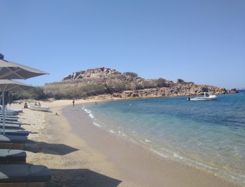 人気タベルナのあるAgia Anna beach@Mykonos