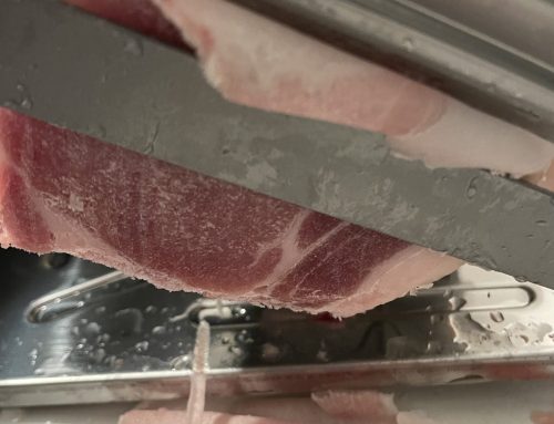 ミートスライサーと話題のクリスマスクッキー缶