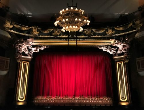 ロンドンで日本語ミュージカル!? 「ヘンリー8世に2本指立てる」ってどういうこと？