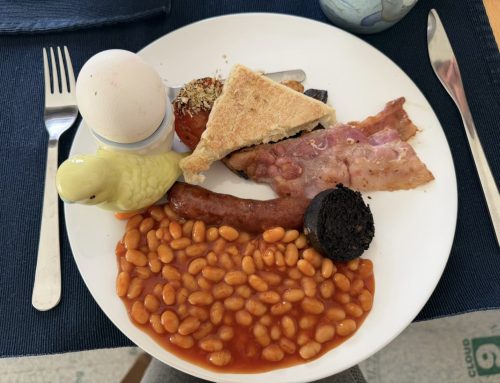 イギリスへ初めてきた友人に、いろいろ食べてもらってみた。