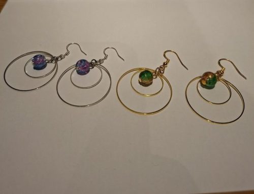 老眼と闘いながら、アクセサリー作り
